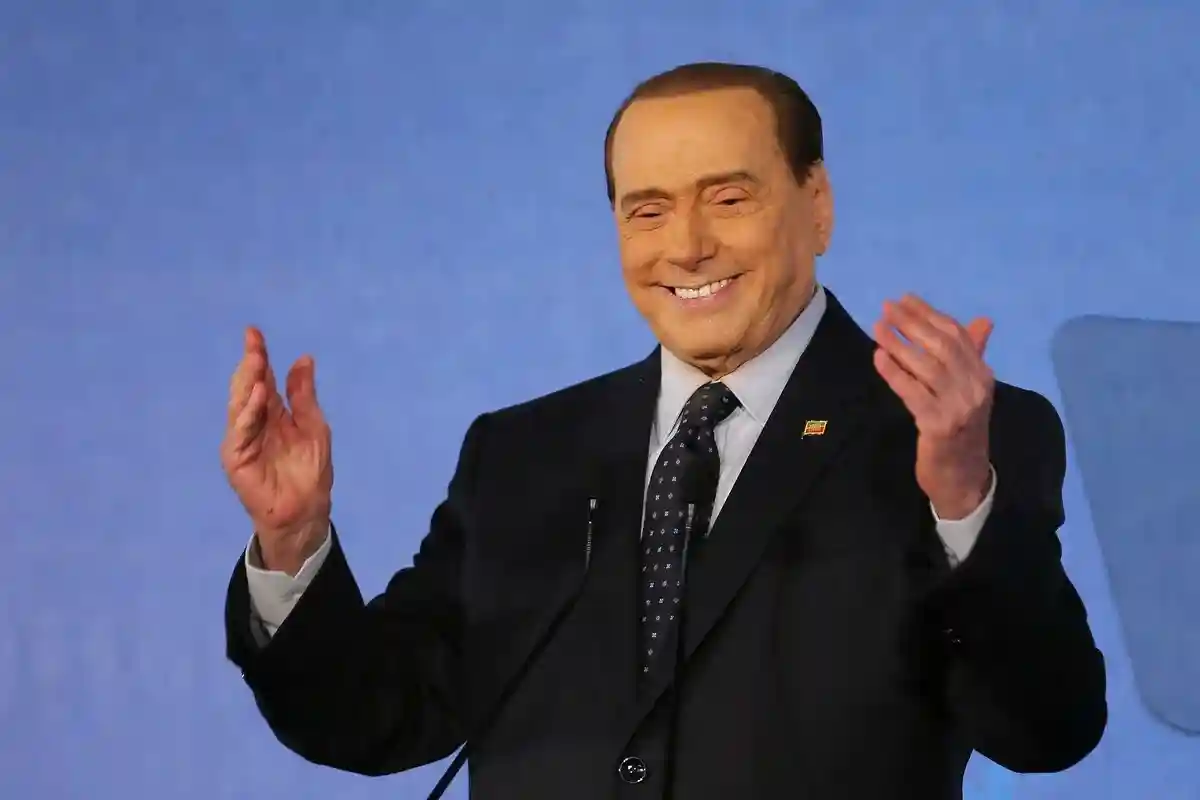 Берлускони отвергает обвинения