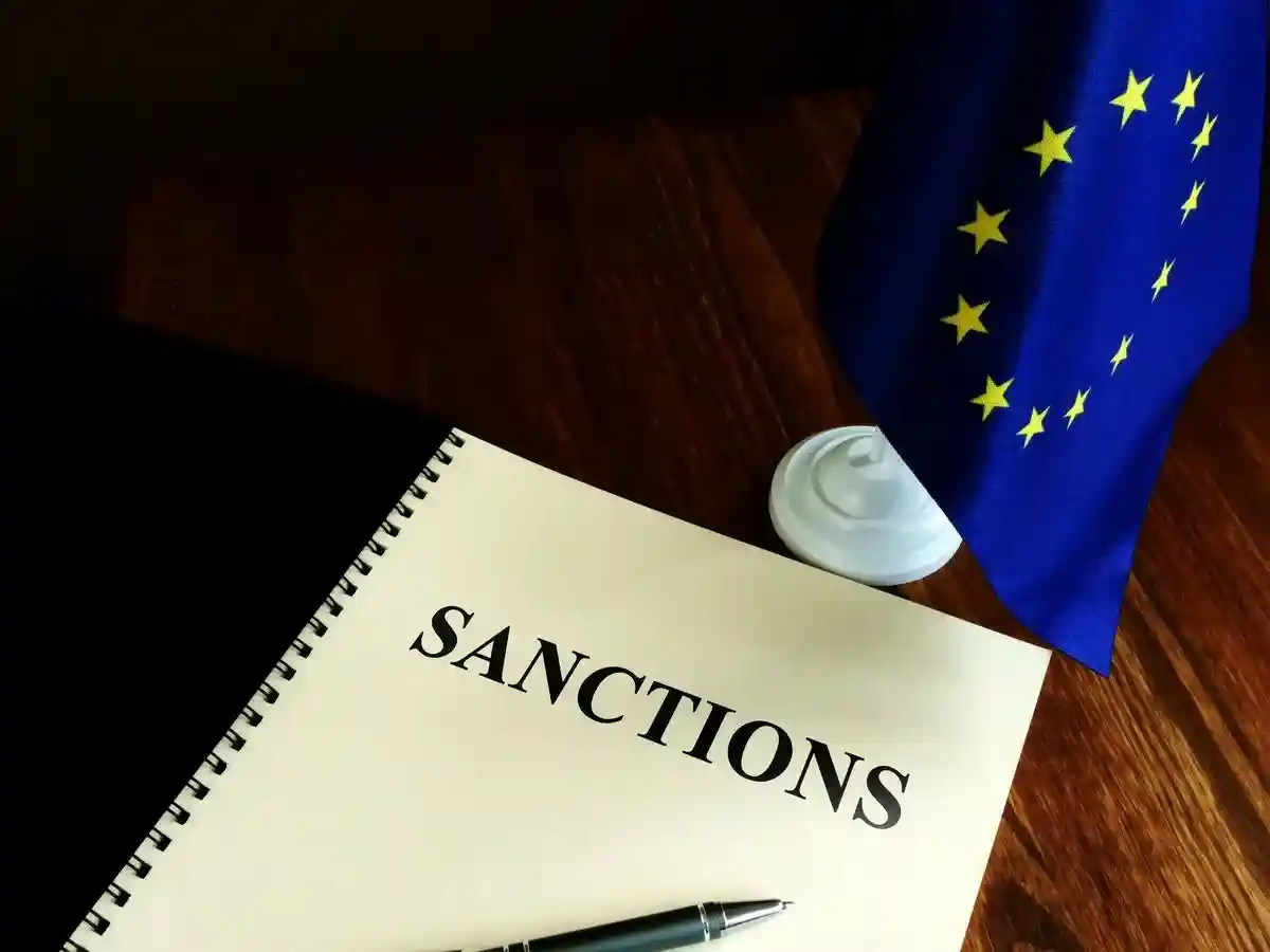 Сбербанк стал новой целью европейских санкций в поддержку Украины. Фото: Vitalii Vodolazskyi / shutterstock.com