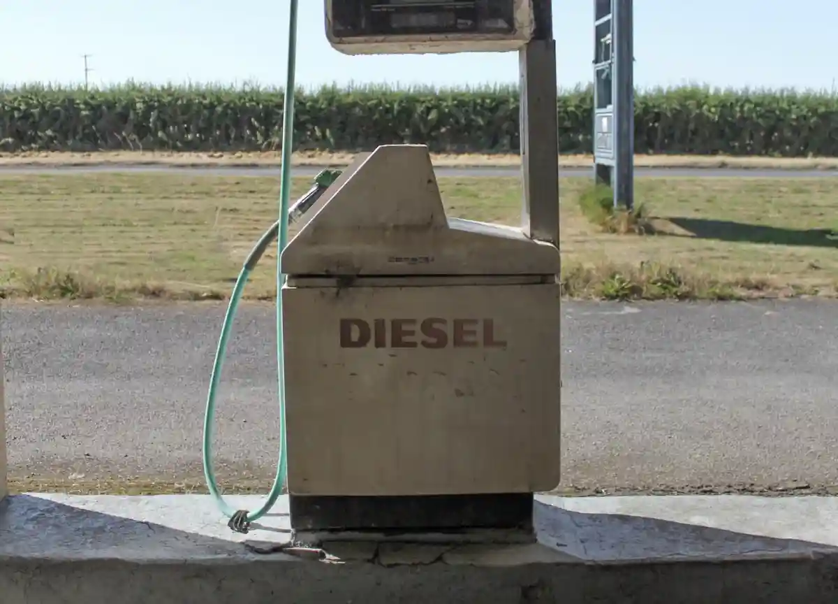 В Германии цены падают на бензин, но не на дизель. Фото: Rob Wingate/Unsplash.com