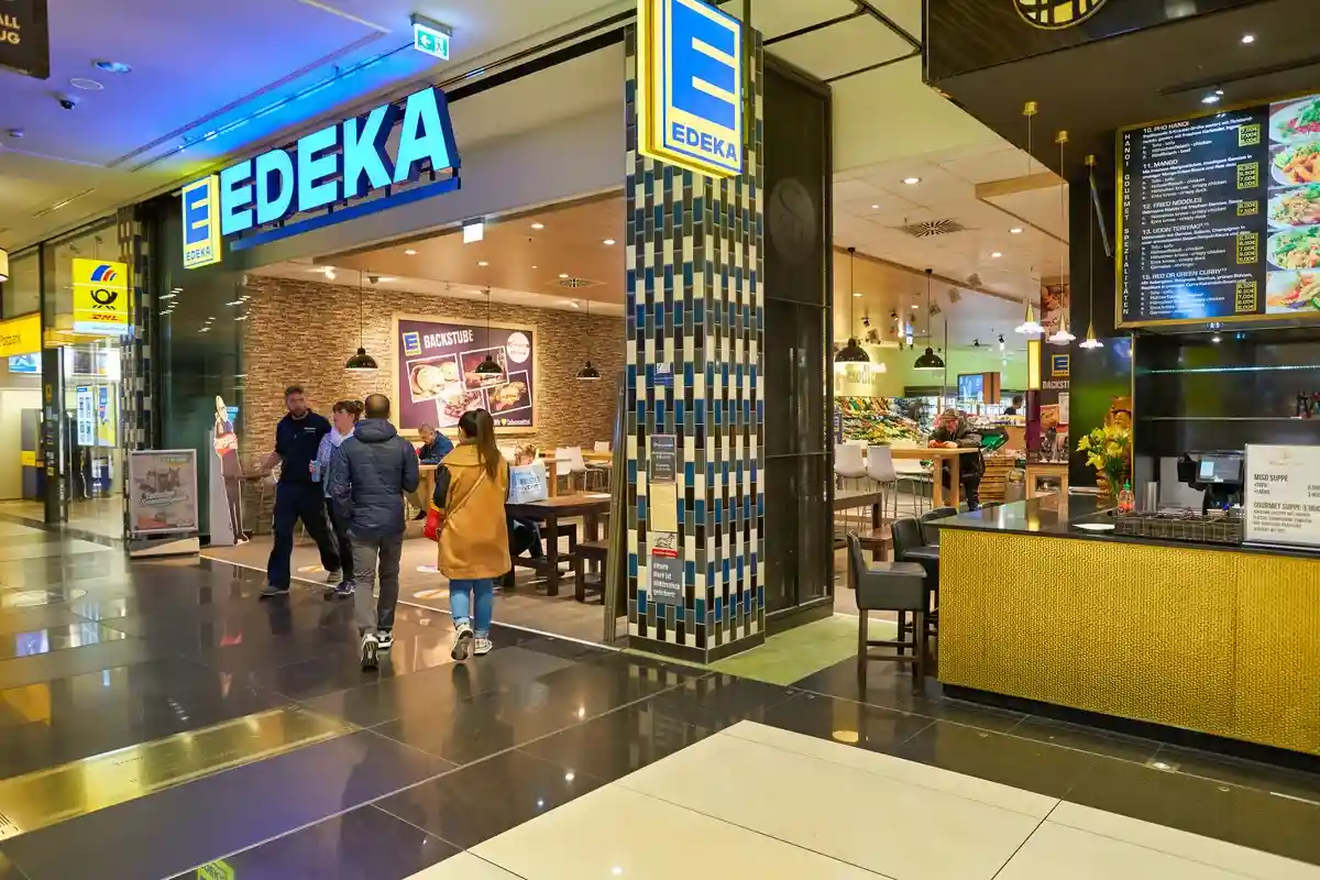 Что подорожает в Edeka, Aldi и Lidl: в 2019 году Edeka уже спорил с Coca-Cola из-за повышения цен. Фото: Sorbis / shutterstock.com
