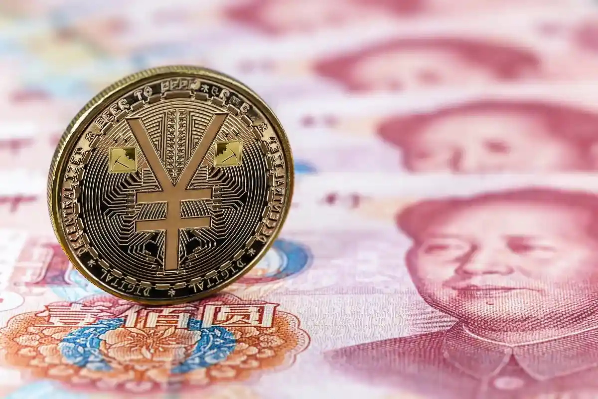 Цифровой юань против доллара — победа в цифровом секторе за китайцами. Фото RHJPhtotos / Shutterstock.com 