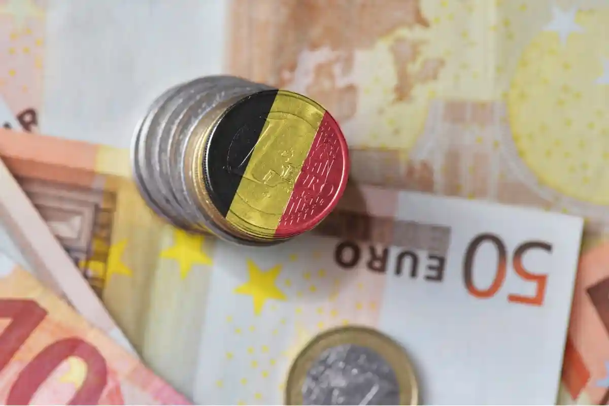 Германия даст Украине кредит на 7,4 миллиона евро. Фото: esfera / Shutterstock.com