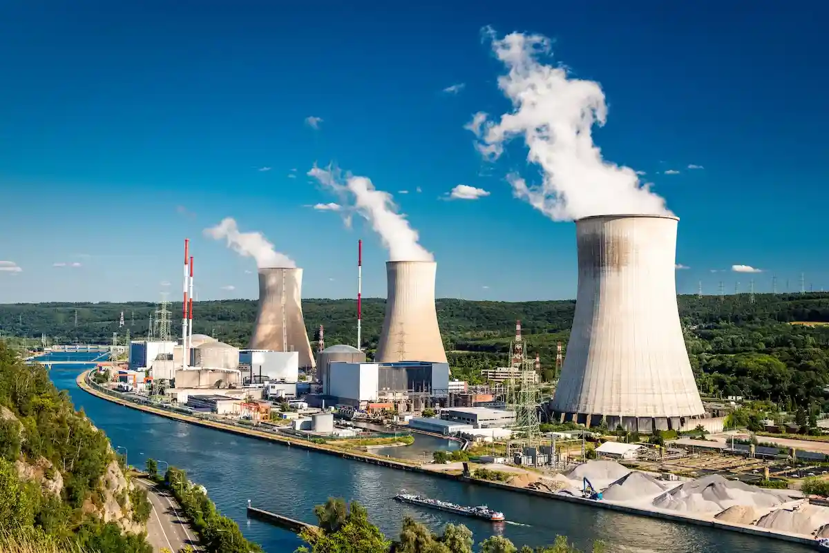 Доходы от атомной электростанции могут быть огромными. Фото: engel.ac / shutterstock.com