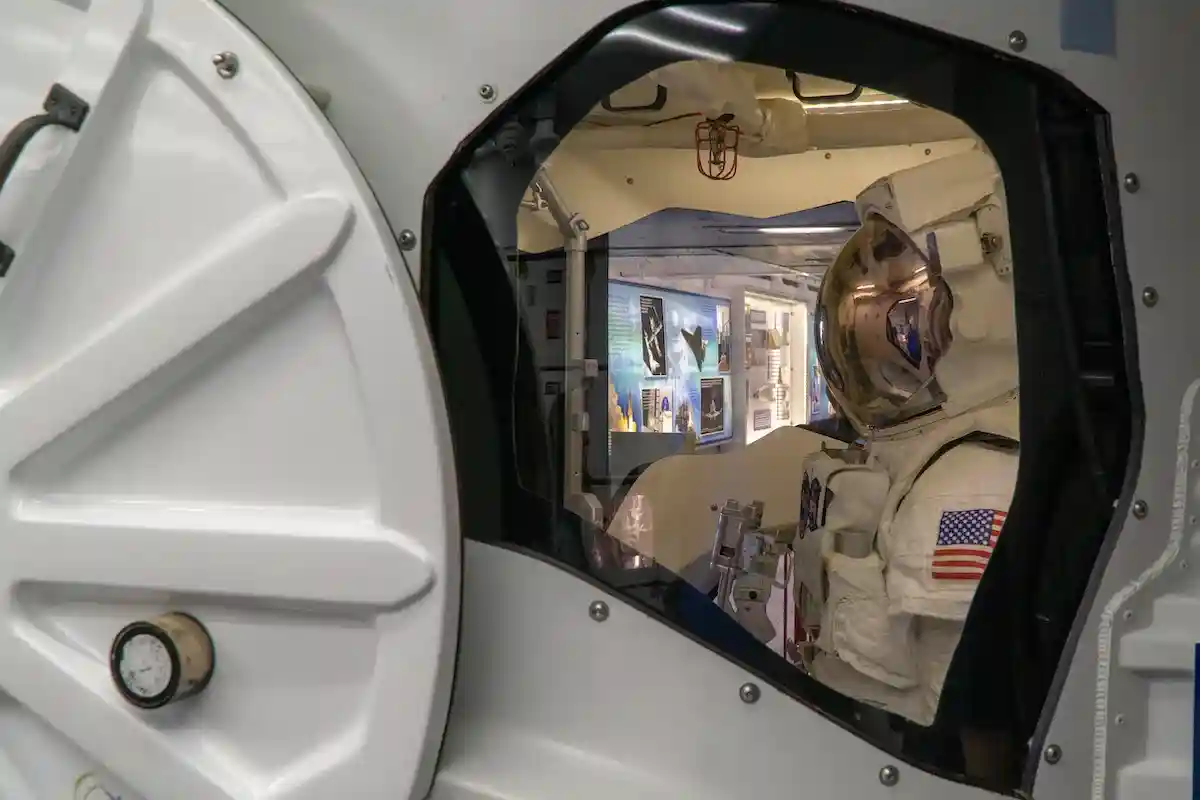 Экскурсия по космосу в четвертой версии Space Explorers: The ISS Experience доступна на Oculus TV. Фото: Cire notrevo / shutterstock.com