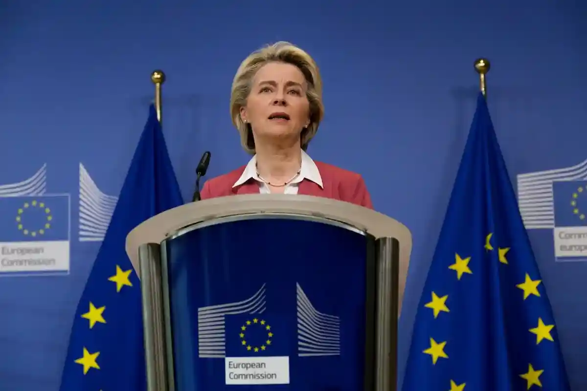 ЕС может сократить помощь Украине и не выполнить обещания Еврокомиссии. Фото: jorisvo / shutterstock.com