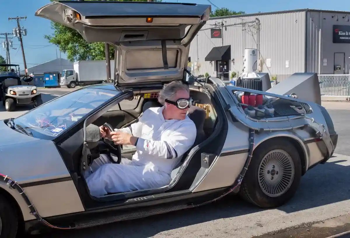Фестиваль Classic Days станет площадкой для встречи машин DeLorean из фильма « Назад в Будущее», включая оригинальную версию из кино. Фото: Valerie Johnson / Shutterstock.com 
