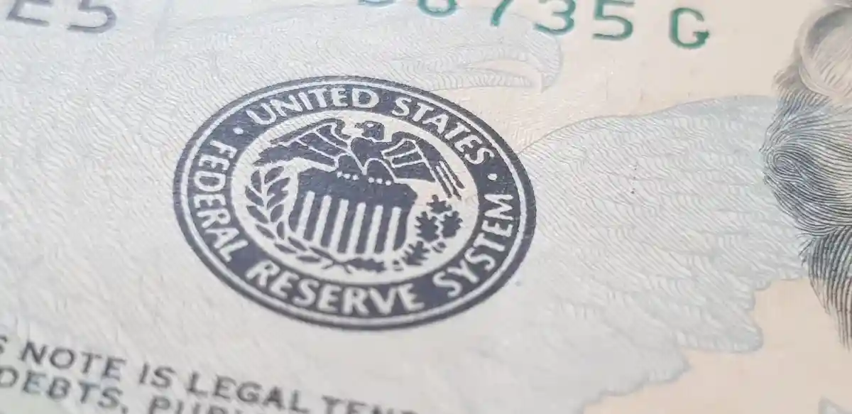  ФРС США повысил ставку на 75 базисных пунктов. Фото: muratologia / Shutterstock.com