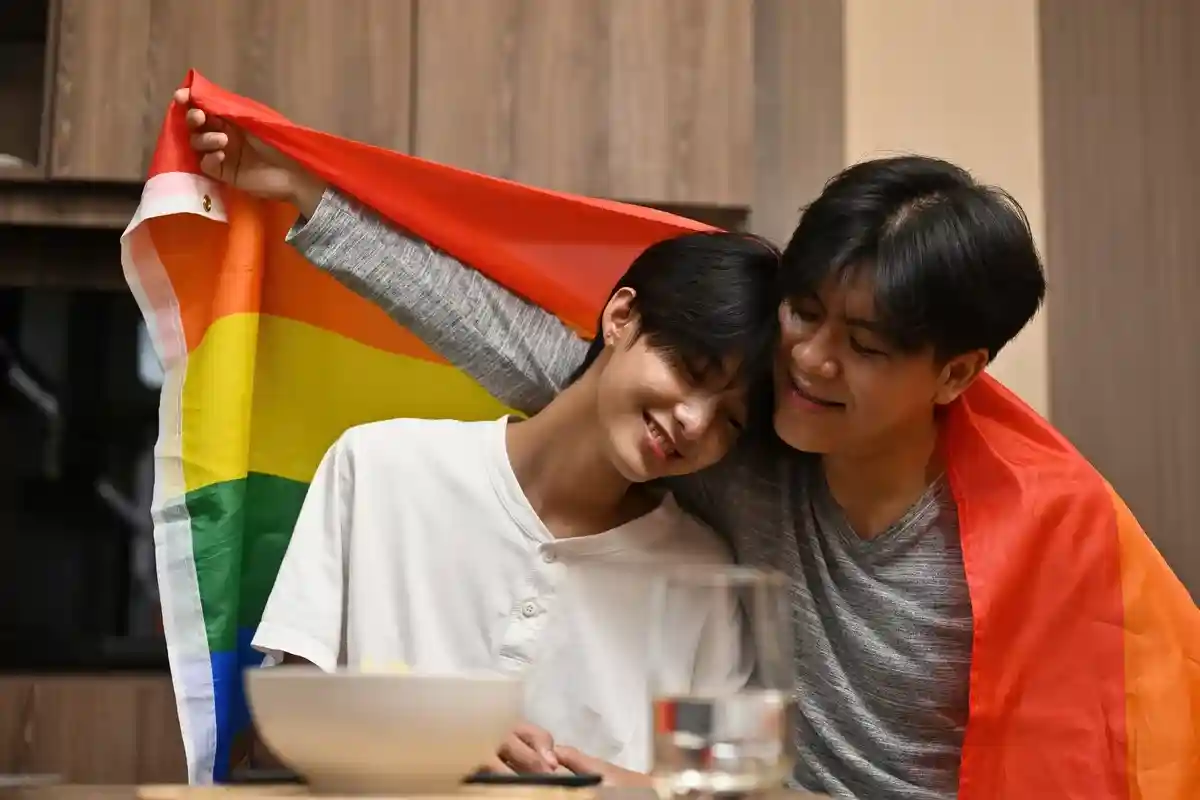 Сериалы о любви двух тайских мальчиков очень популярны в Японии. Фото: Pranithan Chorruangsak / Shutterstock.com