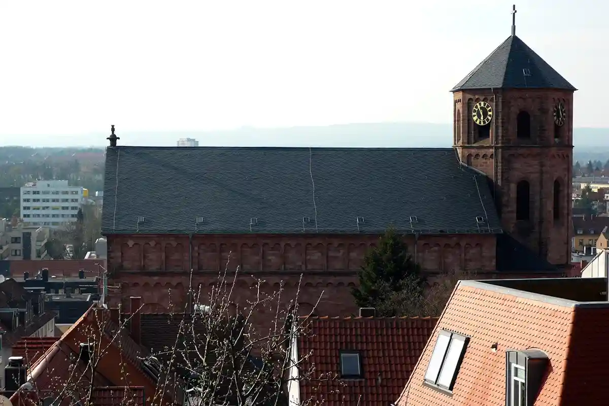 Хомбург в Сааре. Вид с Римско-католической церковью Святого Михаила и Евангелической церковью. Фото: wikiwand.com