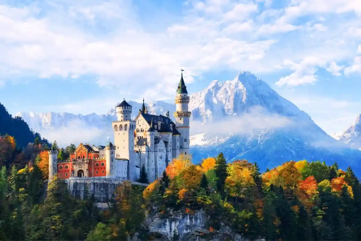 В Германии множество старинный и величественных замков. Фото: NNER / Shutterstock.