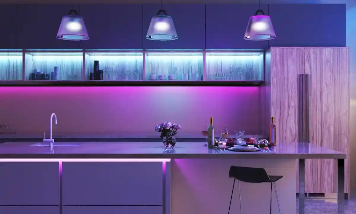 Как сэкономить электроэнергию дома: используйте светодиодные лампы. Фото: pozitivo / shutterstock.com