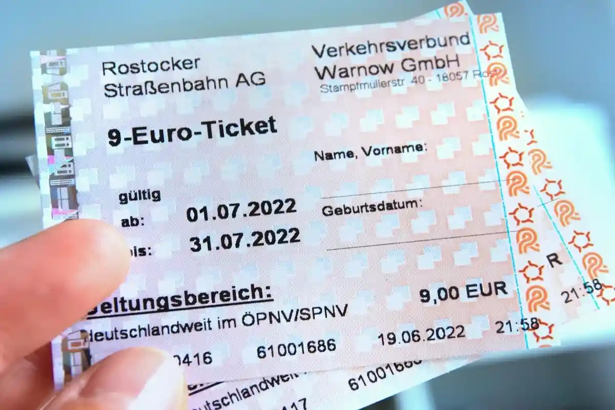 Каждый житель Германии заплатил за дешевый проездной
