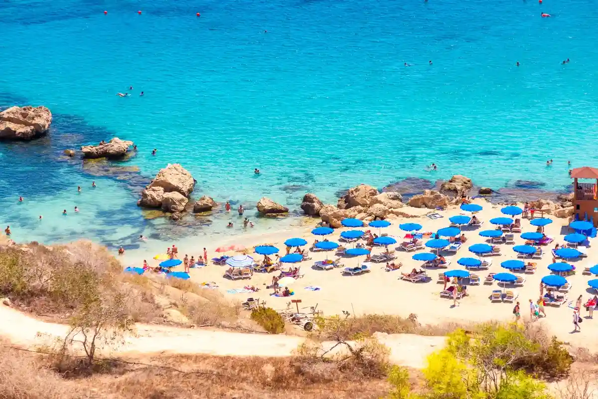 Курорты Кипра продолжают жить, несмотря на потерю 800 тысяч русских туристов. Фото: kirill_makarov / Shutterstock.com