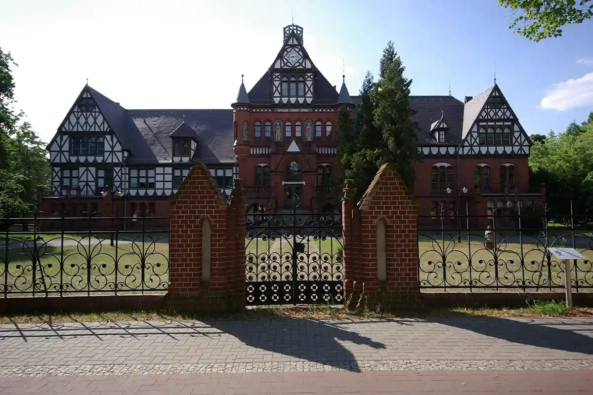 В 1901 году гамбургский купец Герман Шмидт создал в городе Бранденбургскую школу для слепых и слабовидящих. Фото Wikimedia