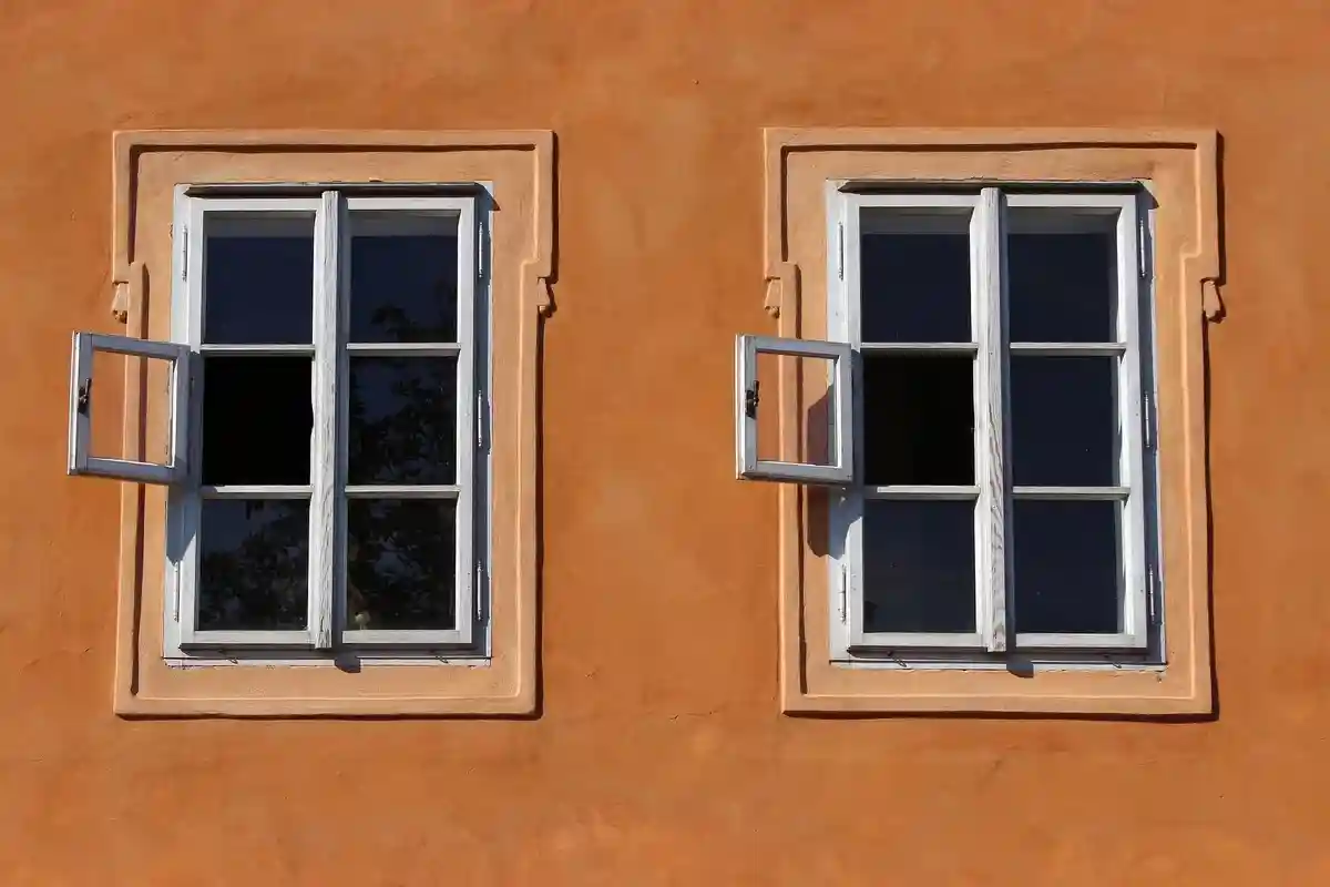 Не всегда открытые окна спасут от жары. Фото: JerzyGorecki / pixabay.com