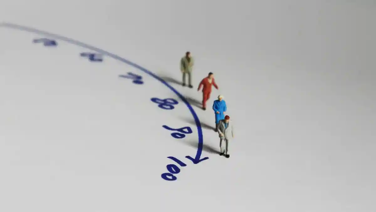 Количество долгожителей в Германии растет: почему люди живут дольше? Фото: Hyejin Kang / shutterstock.com