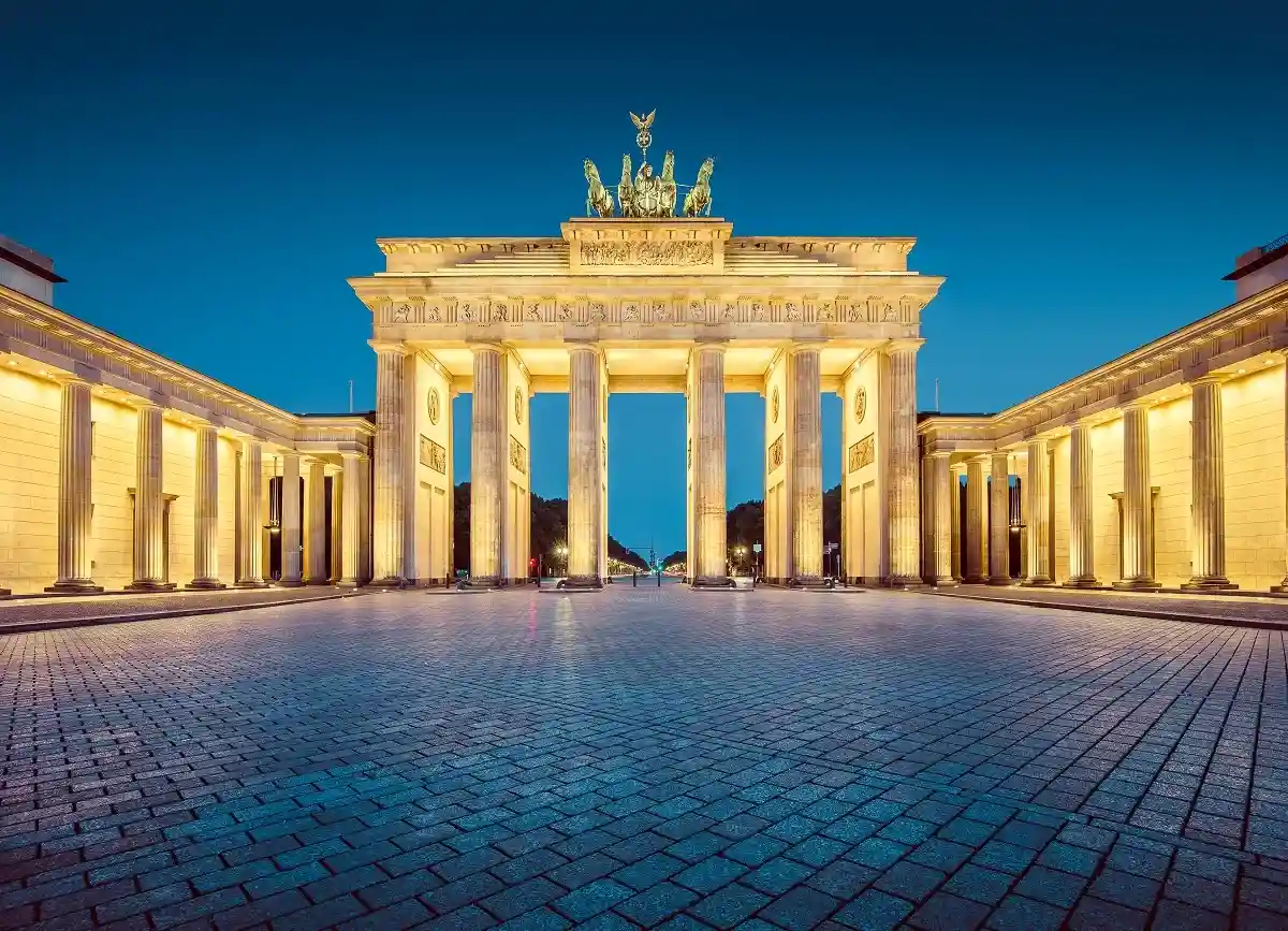 Сияющий Берлин: количество освещенных зданий неизвестно. Фото: canadastock / www.shutterstock.com