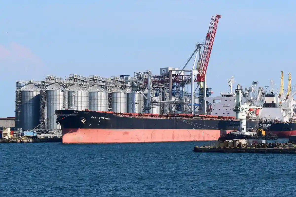 Кремль признал нападение на порт в Одессе через день после подписания соглашения по вывозу зерна. Фото: Mokshin Aleksandr / shutterstock.com