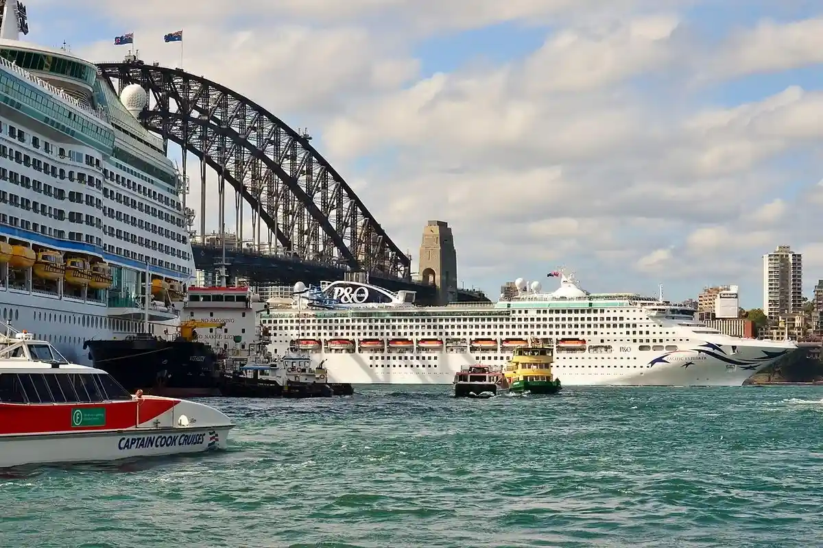 Лайнер «Pacific Explorer» в порту Сиднея. Фото: Bahnfrend / wikimedia.org