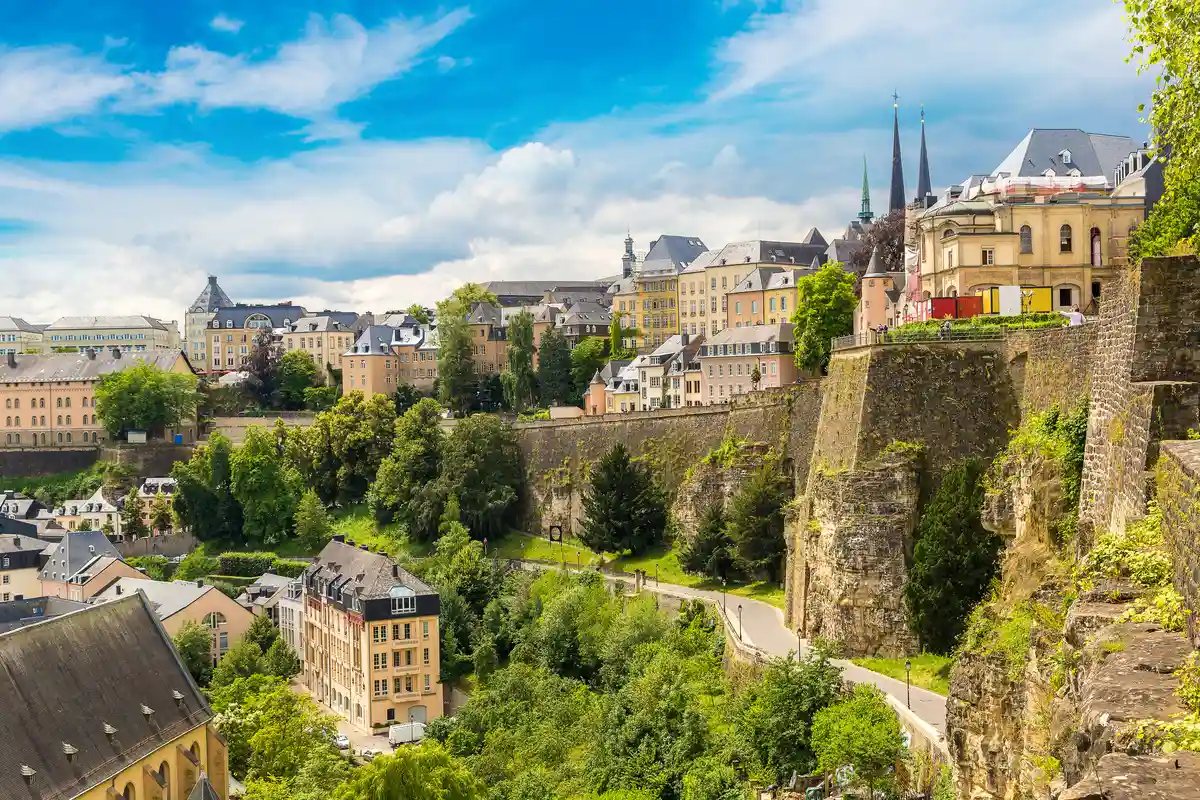 Люксембург с билетом за 9 евро. Фото: S-F / Shutterstock.