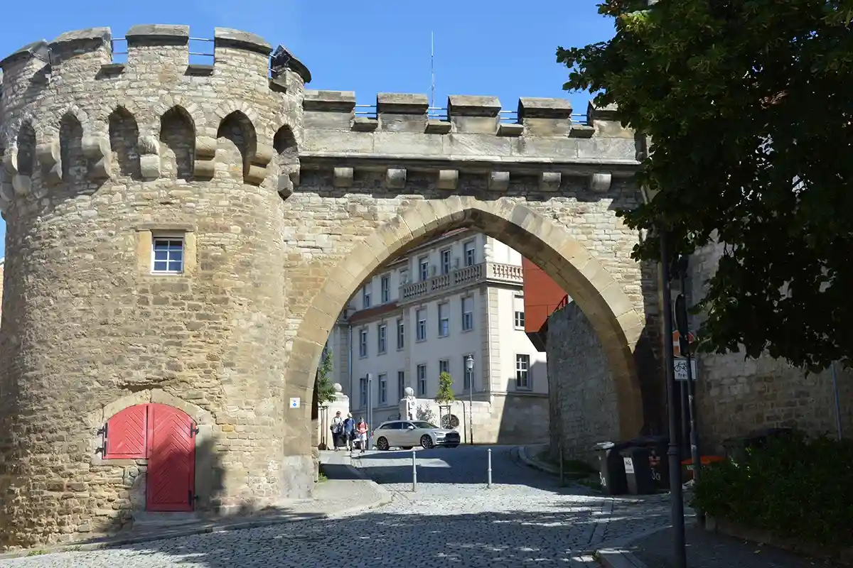 Кривые ворота в Мерзебурге. Фото: wikimedia.org