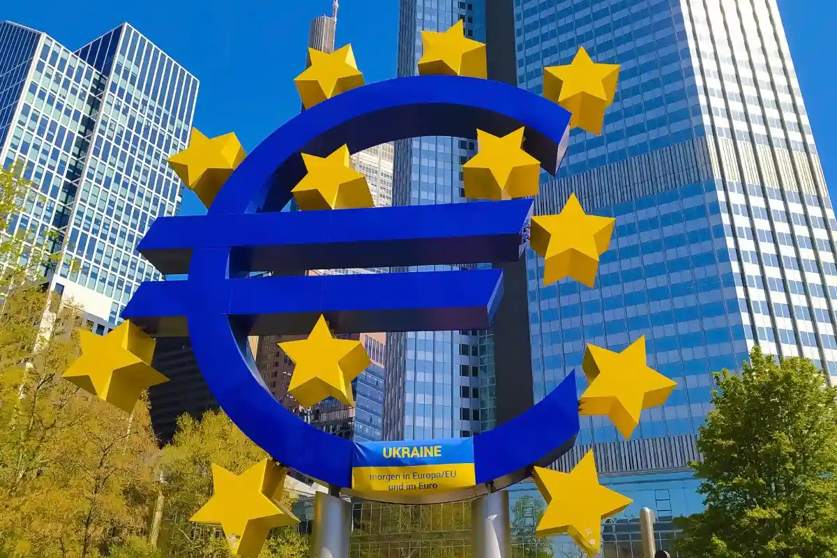 Германия блокирует пакет помощи ЕС для Украины в 9 млрд евро. Фото: Solarisys / Shutterstock.com