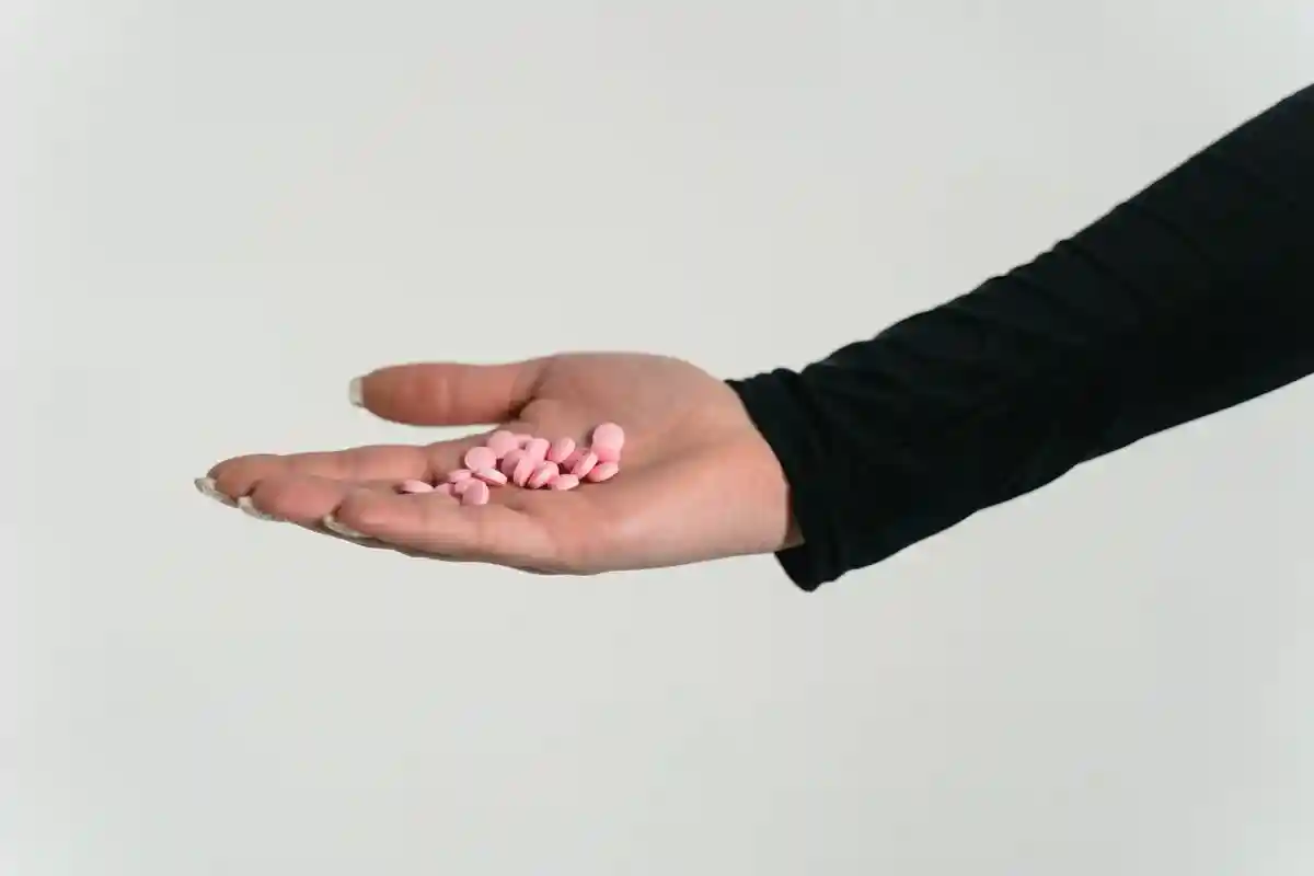 Сильнодействующие обезболивающие обычно выглядят не как таблетки, а как инъекции. Фото: MART PRODUCTION / Pexels.