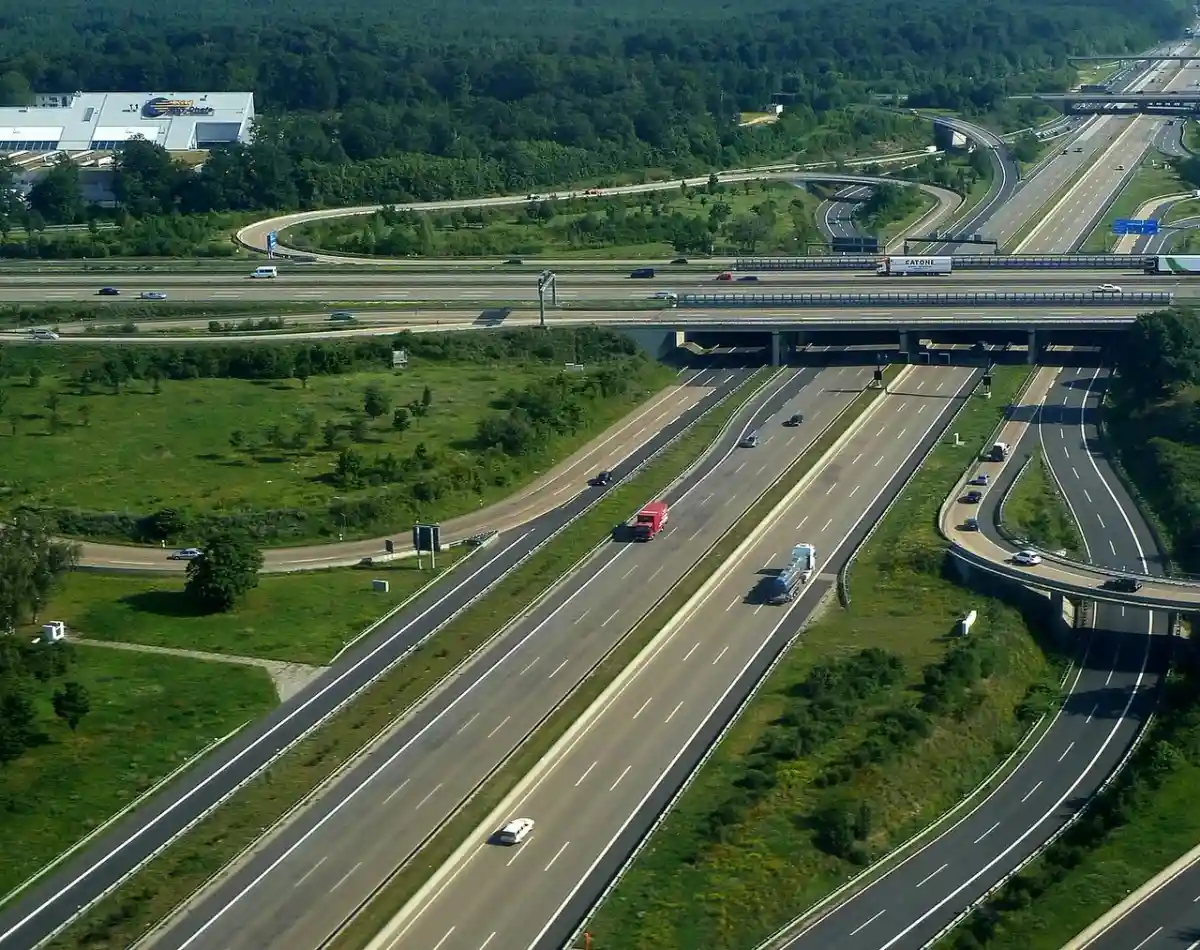 Немцы одобряют санкции: введение ограничения скорости на автобанах Германии для экономии топлива. Фото: Vladislav Bezrukov flickr.com / wikimedia.org