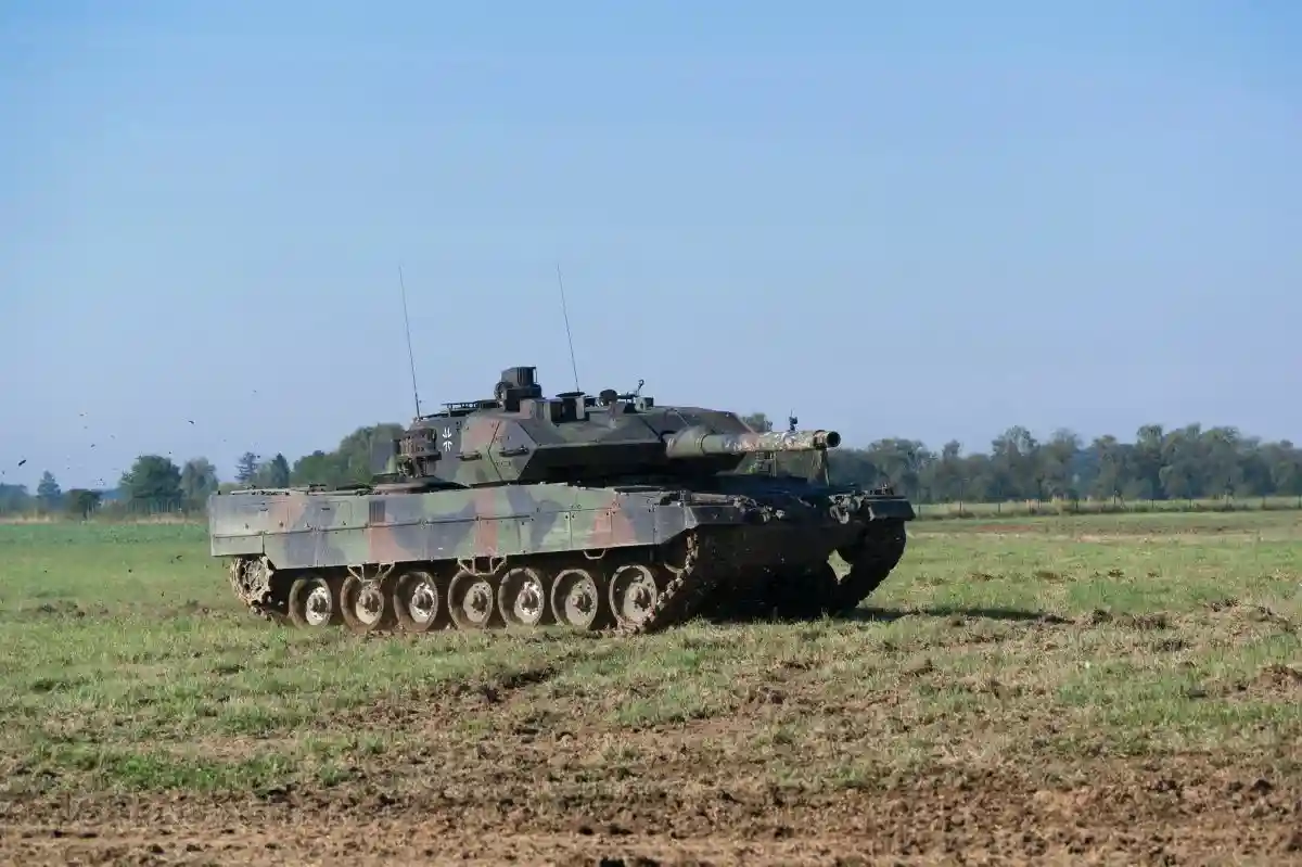 Немецкие танки в Украине в 2022 году. Фото: M-SUR / shutterstock.com