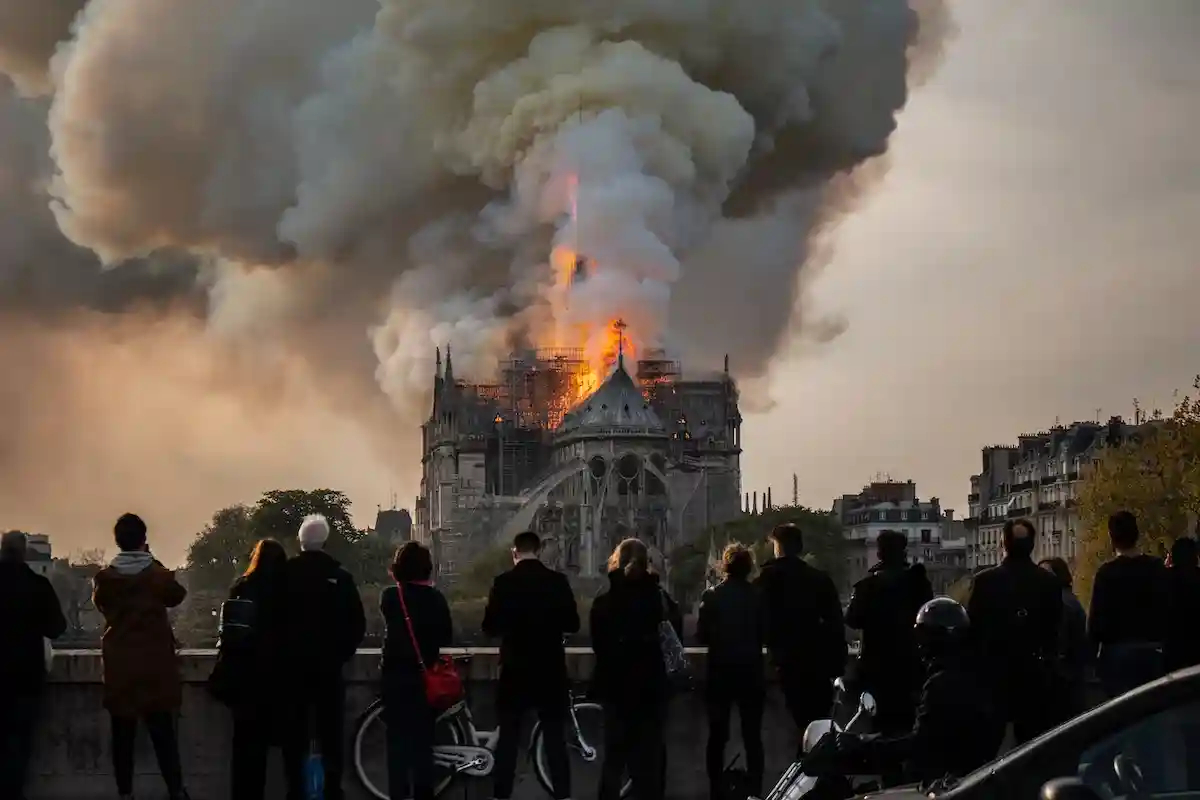 Париж собор Парижской Богоматери пожар