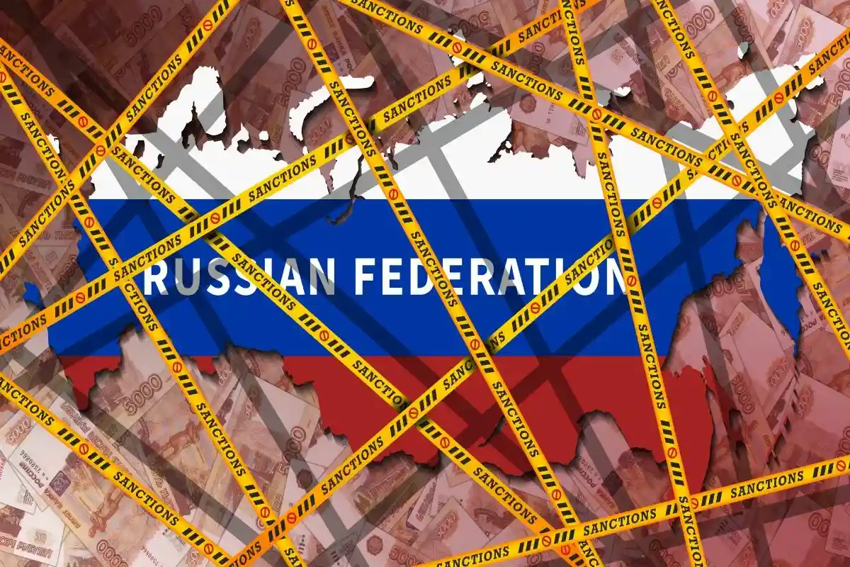 Европейский союз может одобрить дополнительные санкции в отношении России до конца недели. Фото: GAlexS / shutterstock.com
