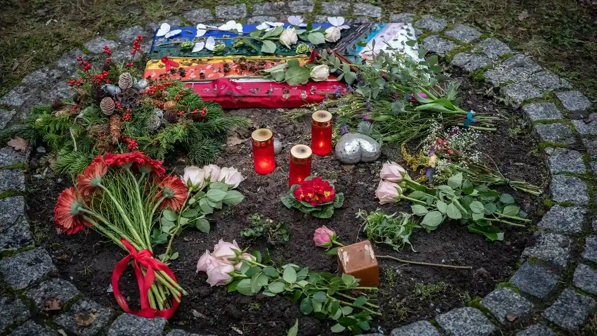В Берлине снова осквернили могилу трансгендерной женщины Эллы Ник Баян