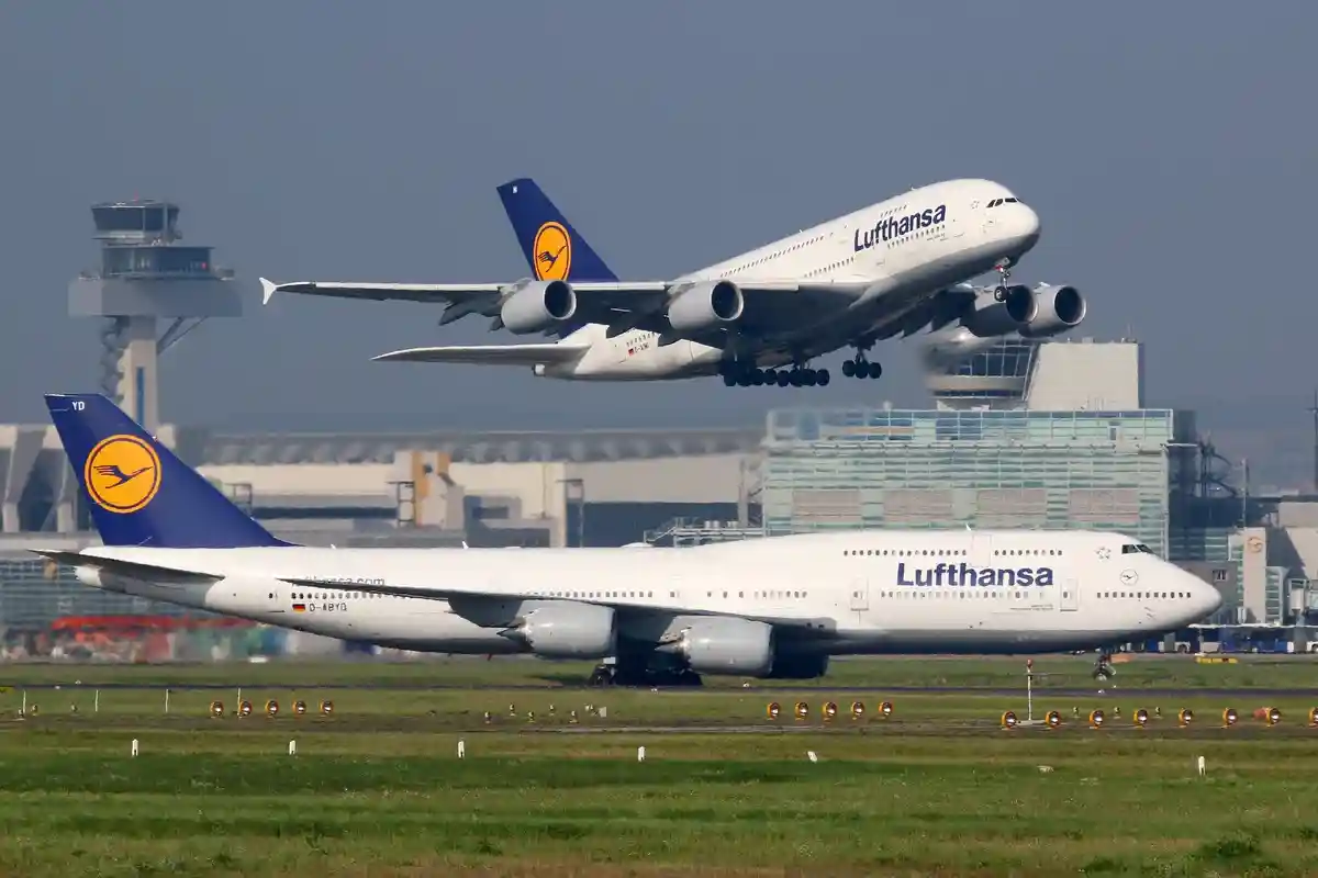 Lufthansa отменяет больше рейсов и увеличивает количество полетов без пассажиров. Фото: Markus Mainka / Shutterstock.com