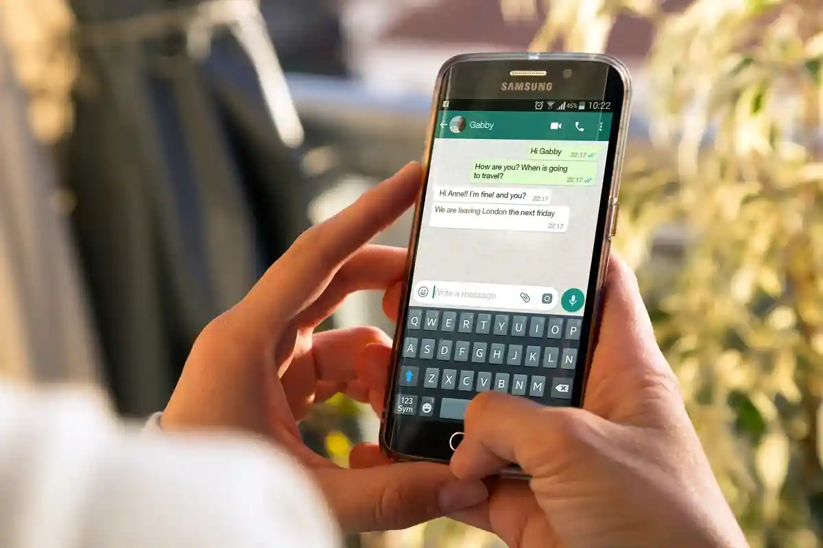 Новый законопроект об обмене сообщениями в WhatsApp. Фото: Alex Photo Stock / Shutterstock.com