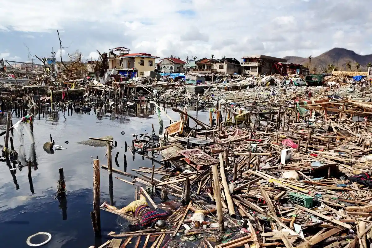 Пострадавшие от землетрясения дома в Филиппинах восстановят. Фото: ymphotos / Shutterstock.com