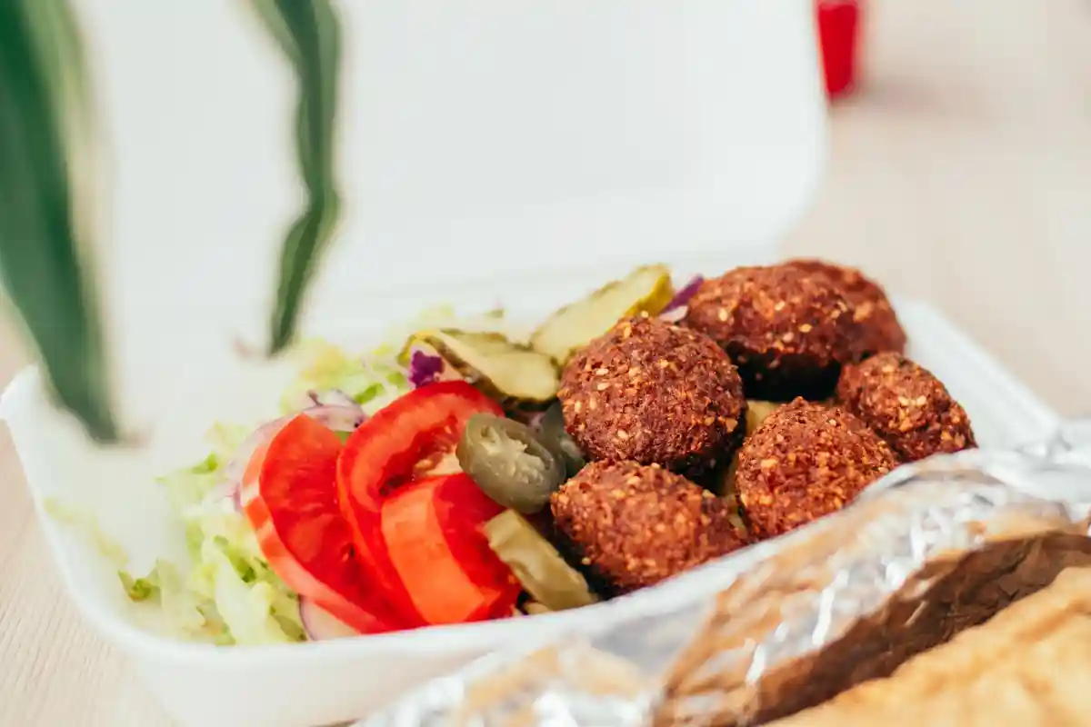 Пять популярных блюд стрит-фуда: вы удивитесь, но они из Израиля