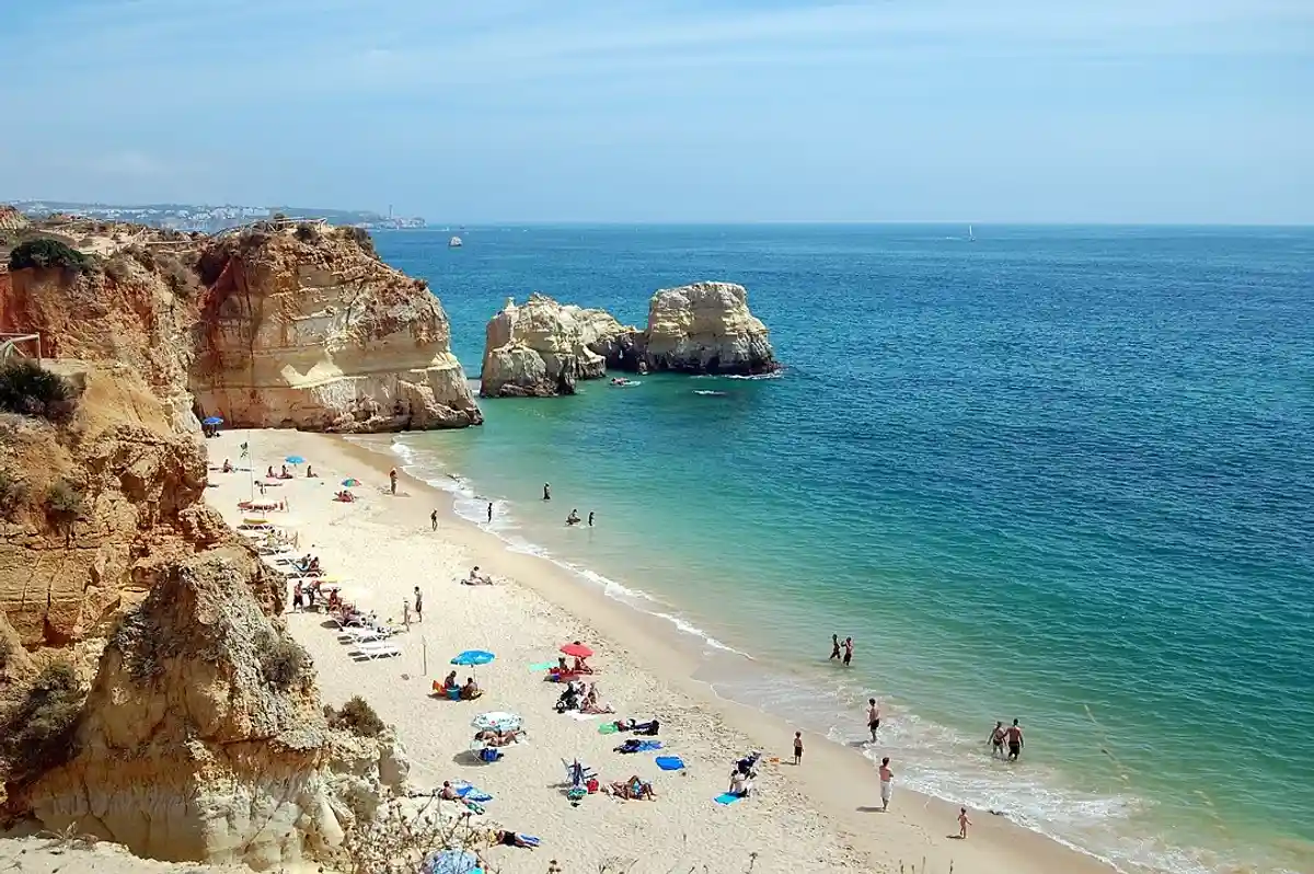 Пляжи Португалии: Прайя да Роша. Фото: Steven Fruitsmaak / wikimedia.org