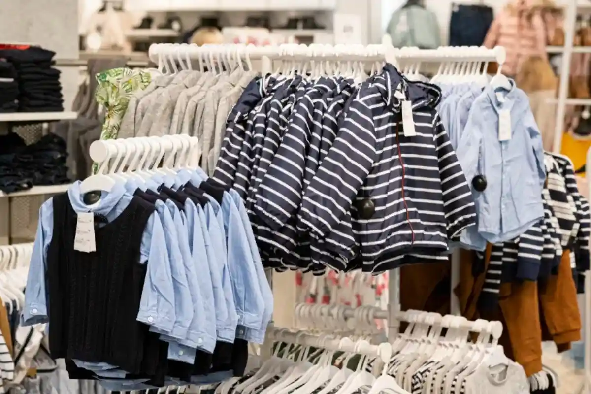 Мигранты в ФРГ советуют покупать детскую одежду в Lidl. Фото: Papin Lab / shutterstock.com