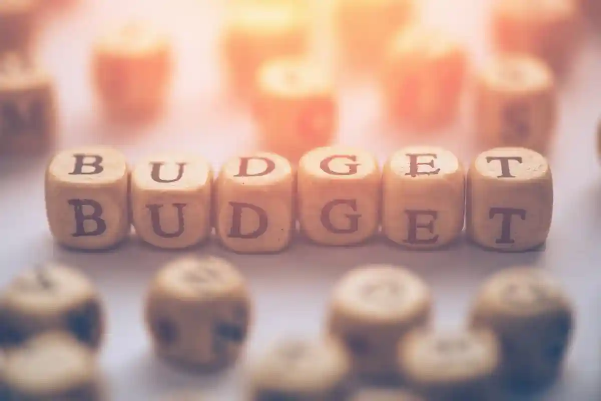 Полезные советы по борьбе с инфляцией: необходимо планировать свой бюджет. Фото: DedMityay / Shutterstock.com