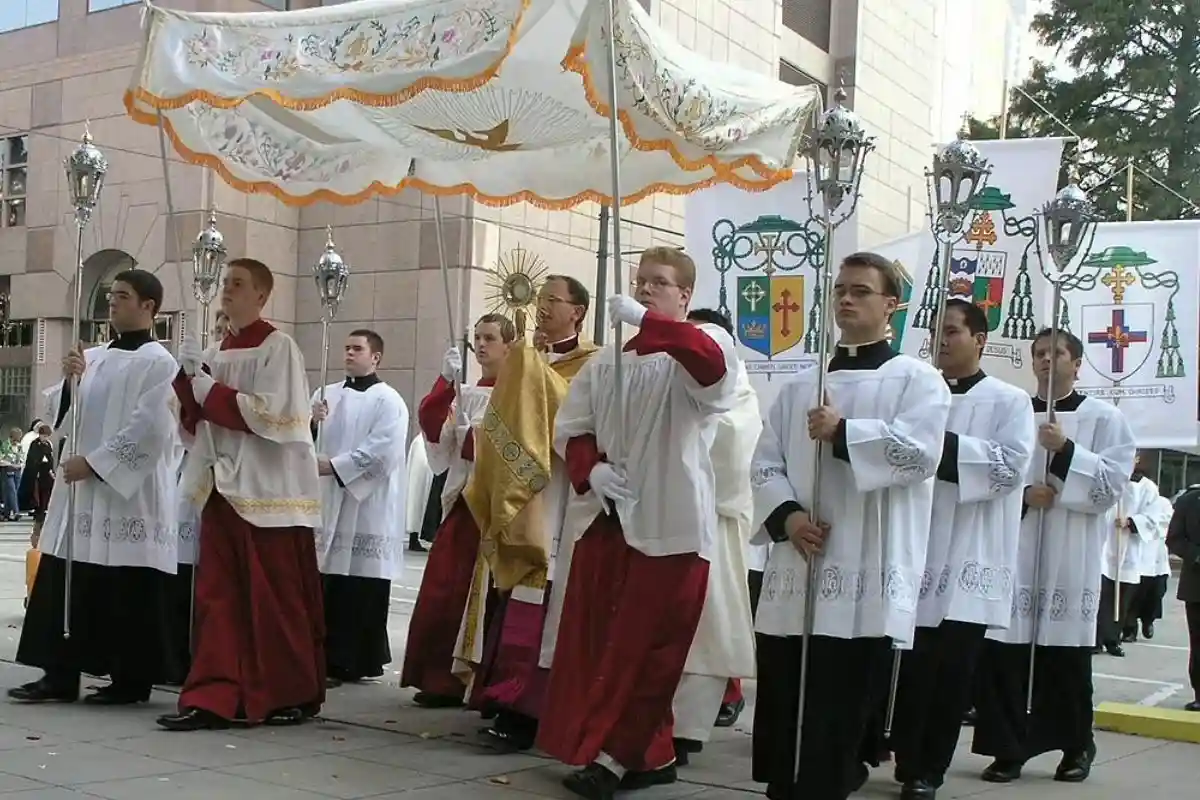 Торжественная процессия со Святыми Дарами в праздник Тела и Крови Христовых. Фото: wikipedia.org