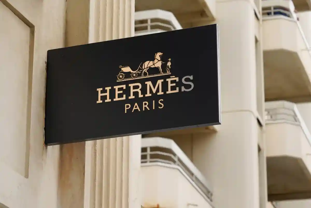 Дорогие сумки Hermes все еще пользуются спросом. Фото: sylv1rob1 / Shutterstock.com