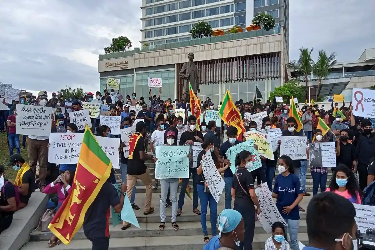 Антикоррупционный протест в Шри-Ланке в апреле 2022 года. Фото: ХАТХАРАС / Shutterstock.com 