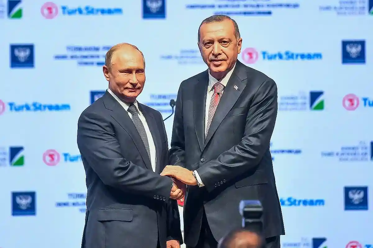 Путин на встрече с Эрдоганом обвинил Украину в отказе выполнять мирные соглашения. Фото quetions123 / shutterstock.com