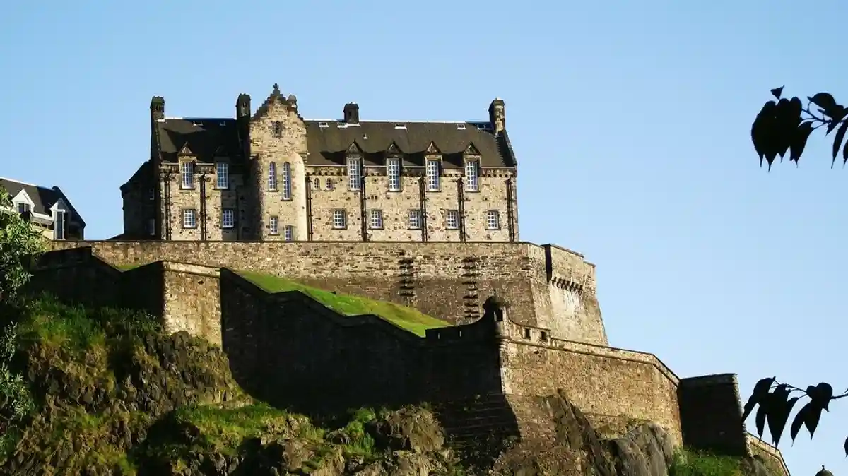 Речные круизы: замок в Эдинбурге. Фото: gallery-139 / wikiway.com