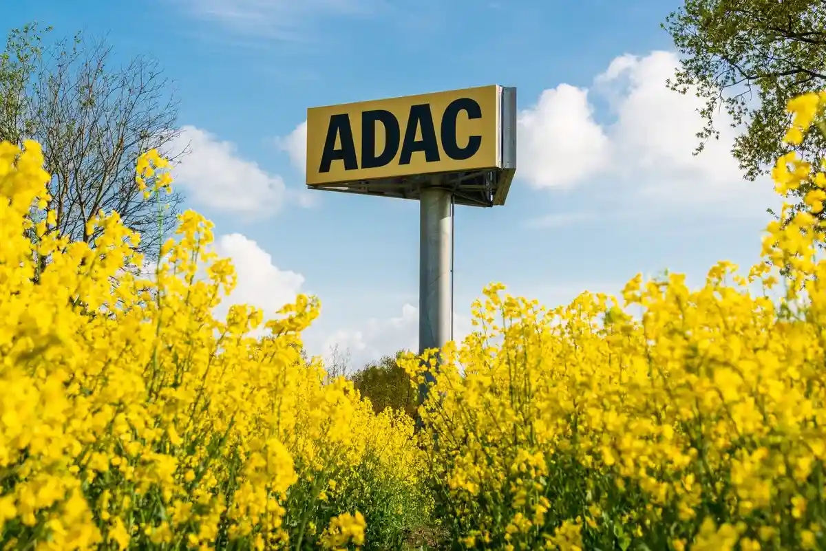 ADAC рекомендует искать альтернативные пути во время поездок. Фото: penofoto / Shutterstock.com