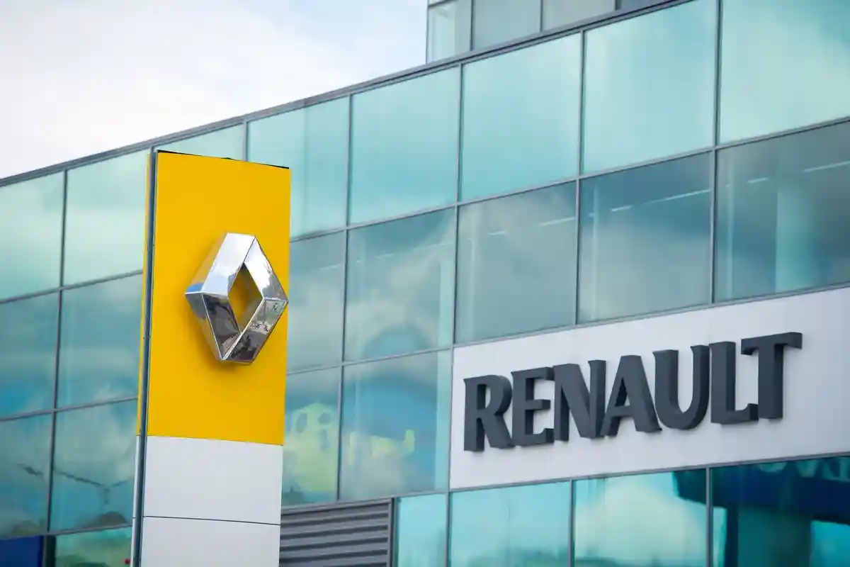 Чистый убыток Renault связан с уходом из России