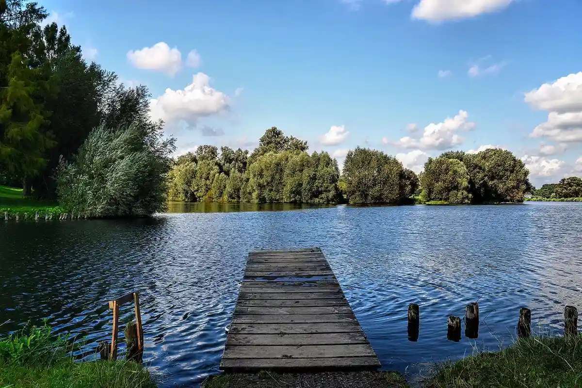 Вода в озере все время проверяется местными службами, поэтому купаться здесь абсолютно безопасно. Фото Pixabay