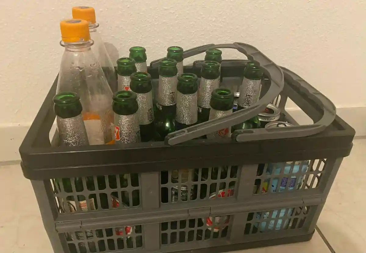 Сбор возвратных бутылок на улице: когда это допустимо? Фото: Kamila Schmidt / aussiedlerbote.de
