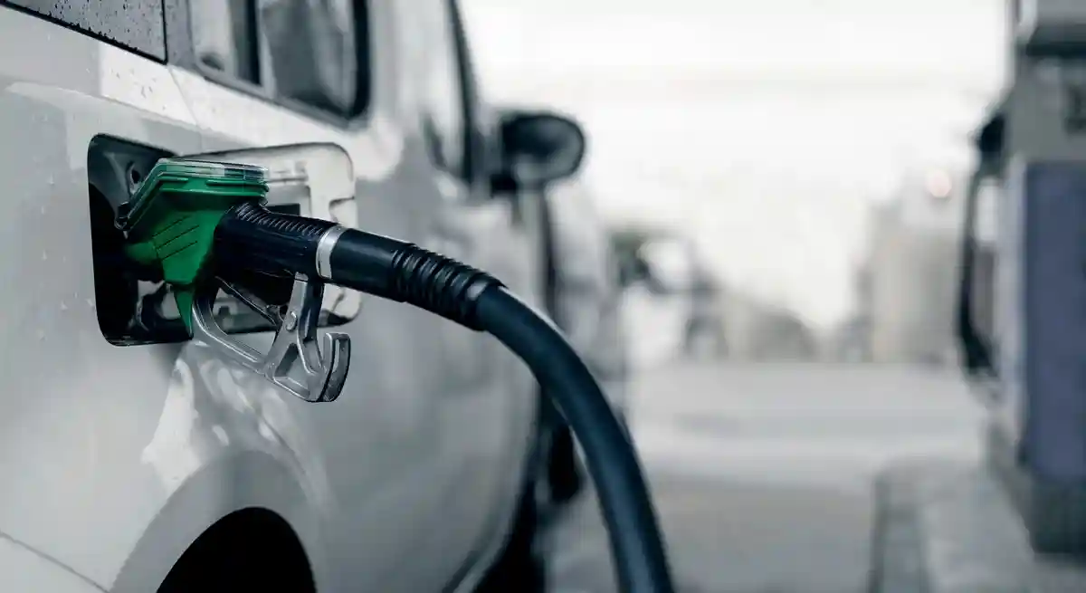 Сделка по ценам на нефть должна привести к снижению стоимости бензина. Фото: Lightspruch / shutterstock.com