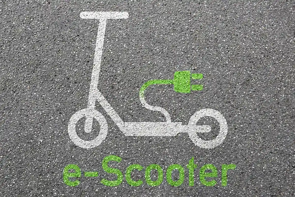 Сеть электронных скутеров от Lime и Tier Mobility в Шлезвиг-Гольштейне растет. Фото: Markus Mainka / shutterstock.com